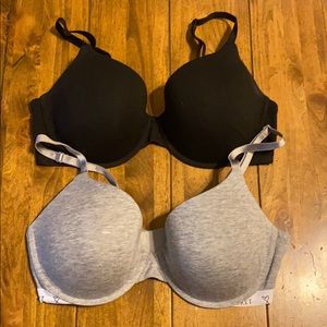 Victoria’s Secret T-shirt lightly lined Demi bra